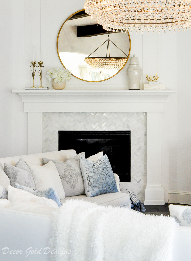 Beautiful white living room elegant chandelier