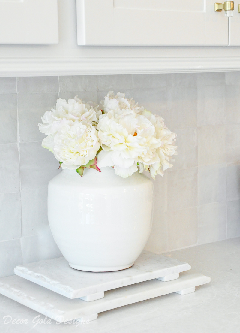 kitchen countertop styling ideas vase flowers