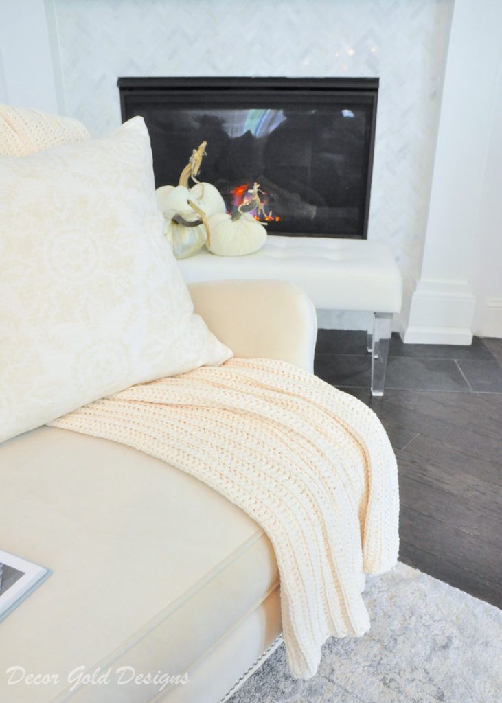 10 Ways to Style Throw Blankets Decor Gold Designs