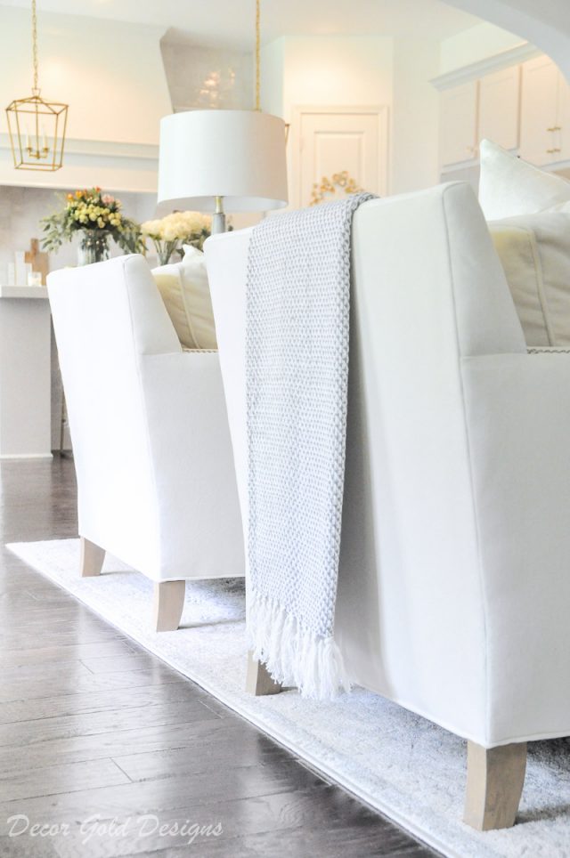 10 Ways to Style Throw Blankets Decor Gold Designs