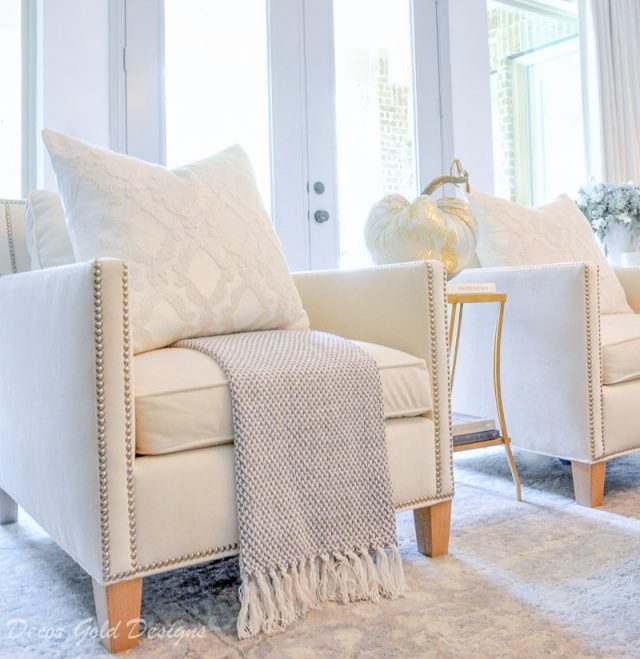 10 Ways to Style Throw Blankets Decor Gold Designs