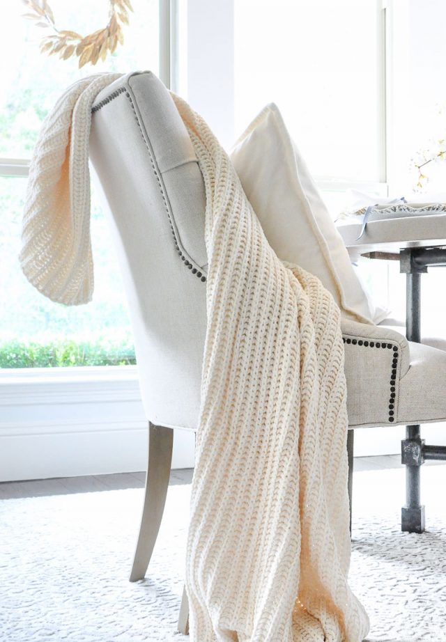 10 Ways to Style Throw Blankets Decor Gold Designs