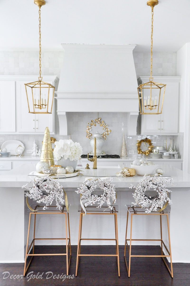 CHRISTMAS KITCHEN DECOR IN BLUE AND GOLD