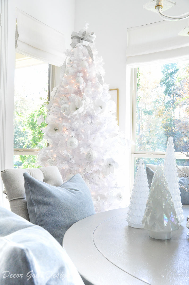 cheerful christmas kitchen breakfast nook