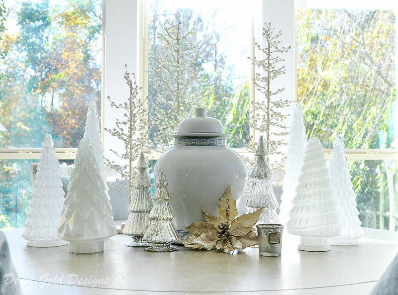 cheerful christmas kitchen breakfast nook tablescape