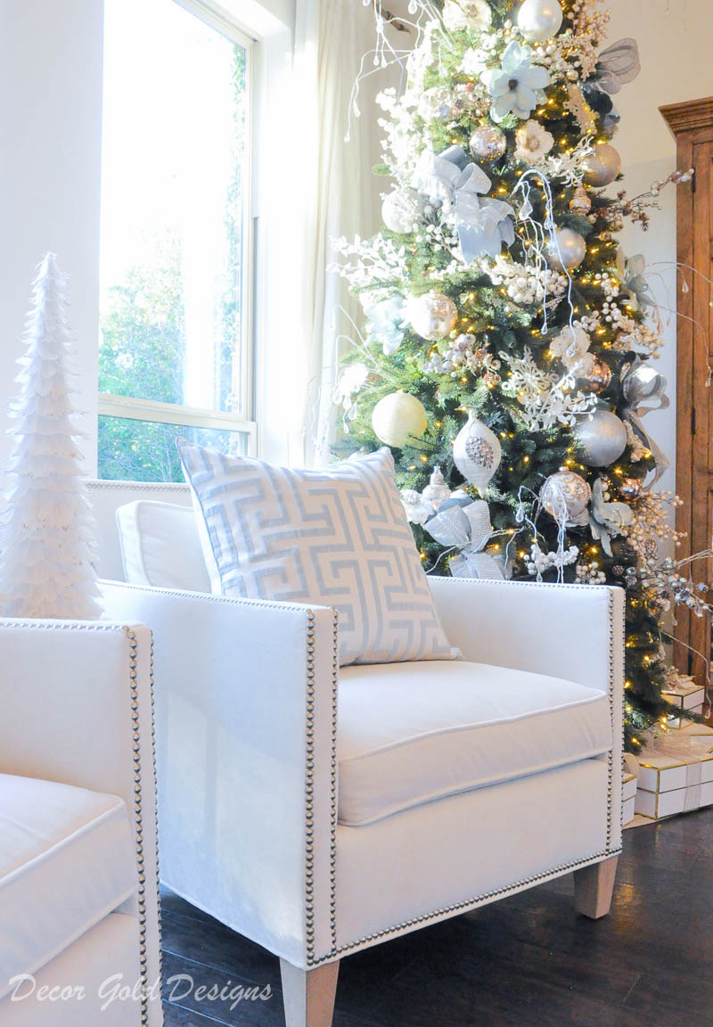  Christmas bedroom white chair beautiful tree