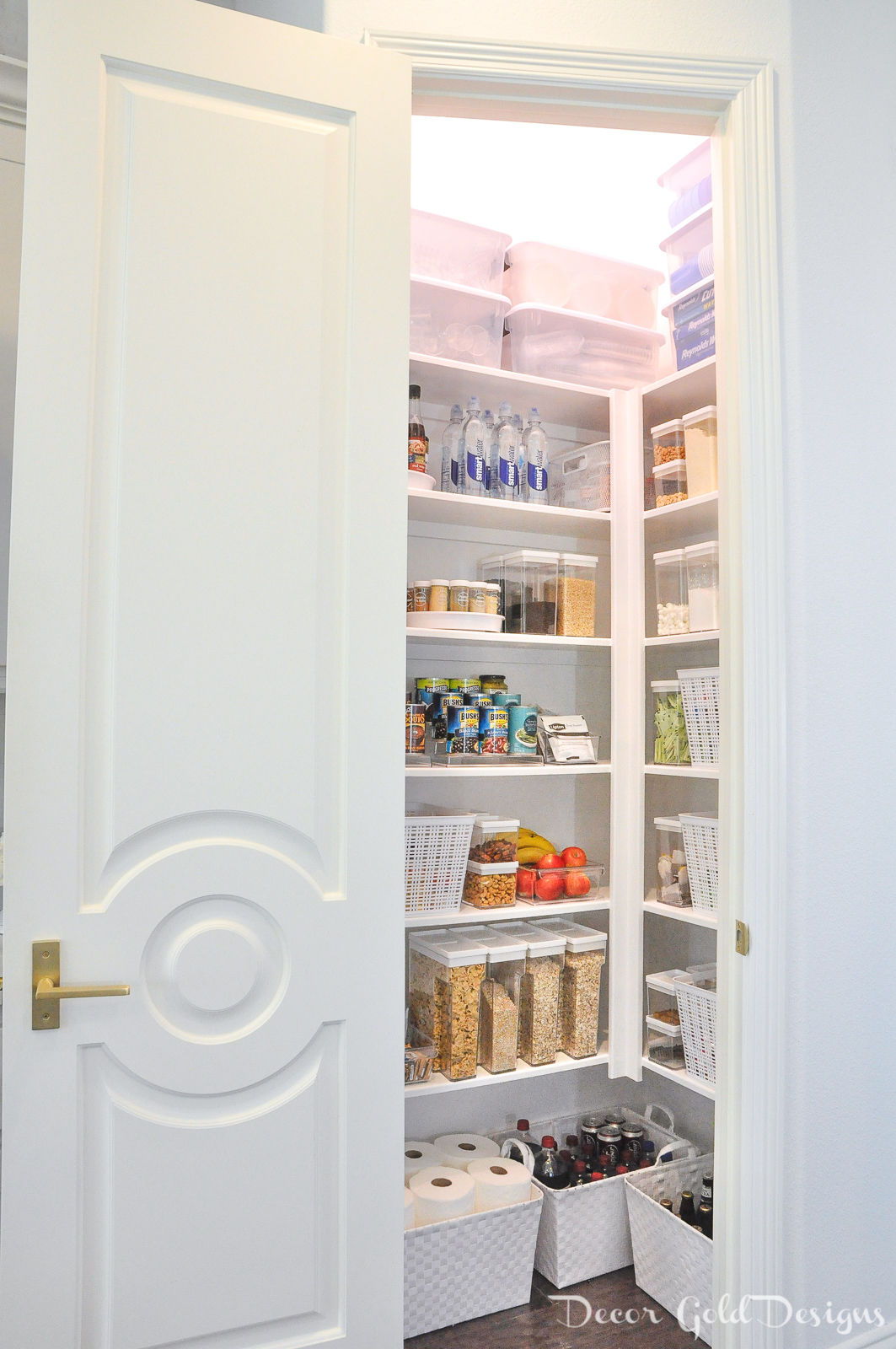 Beautifully organized kitchen pantry 