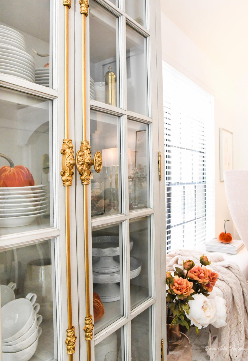 traditional fall pumpkin centerpiece