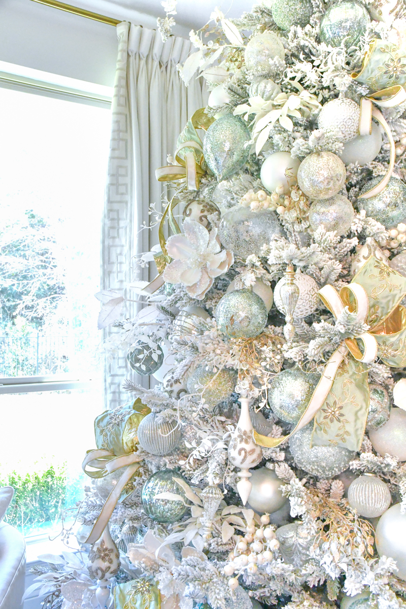 Christmas bedroom shades green