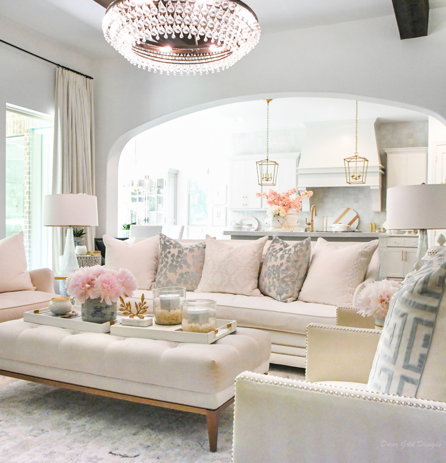 Gold accent 2025 pillows living room