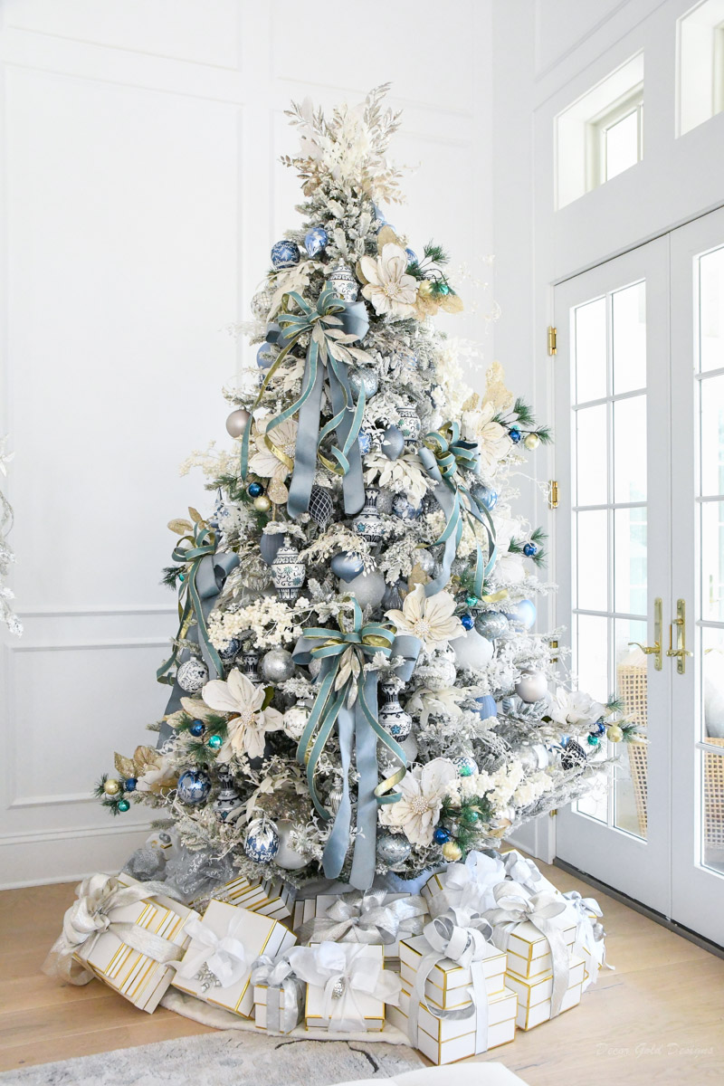 Timeless blue Christmas tree