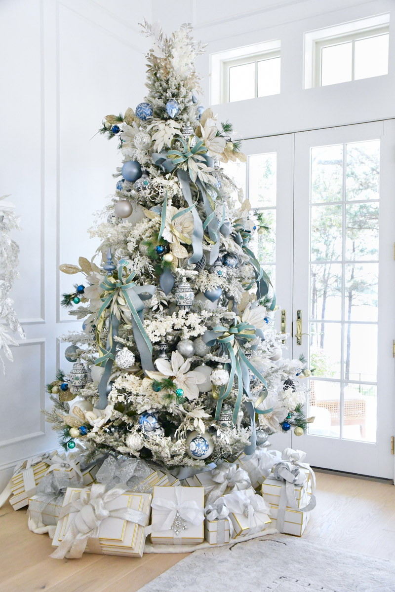 Timeless blue Christmas tree